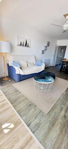 La Voile Bleue où il fait bon être plage et commerces à pied