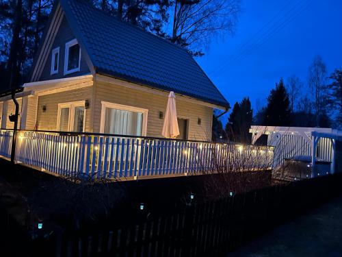 Domek na polanie z balią ogrodową w sercu Kaszub