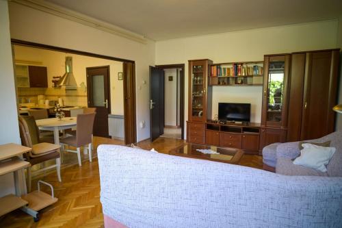 Apartman Helena 2 Prostrani apartman s 2 spavaće sobe,2 kupaonice ,terasa i parking
