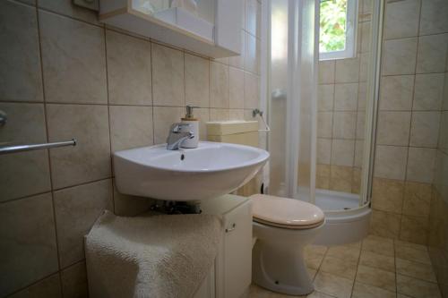 Apartman Helena 2 Prostrani apartman s 2 spavaće sobe,2 kupaonice ,terasa i parking