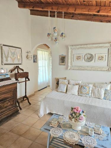 a living room with a bed and a piano at Sophy's Cottage in Politika