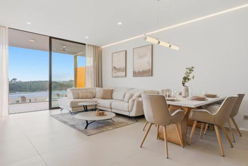 Luxury Apartment with Sea Views in Higuerón