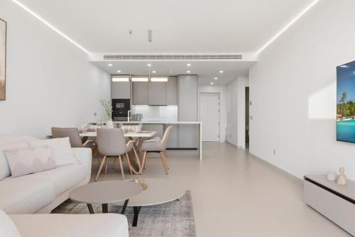 Luxury Apartment with Sea Views in Higuerón