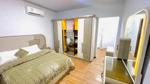 a bedroom with a bed and a mirror at فيلا الكينج مريوط in King Mariout