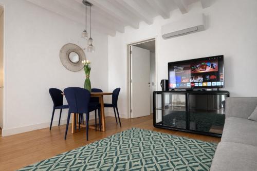 Dream Apartment with Pool in the Heart of the City