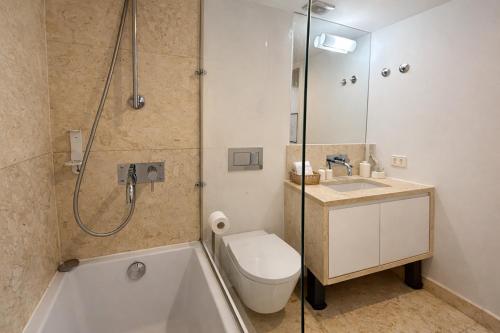 Dream Apartment with Pool in the Heart of the City
