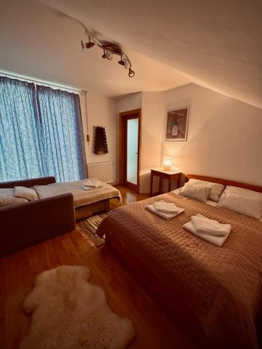 a bedroom with two beds and a window at Jarmočná Apartmán in Stará Ľubovňa