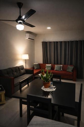 Modern 2BR Apartment 3 Min from Airport with Free Parking - 1