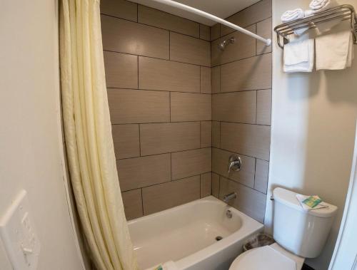 a bathroom with a white tub and a toilet at GG Rest-Inn in Elizabeth