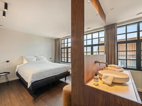 a hotel room with a bed and a sink at Pastorie Liezele in Puurs