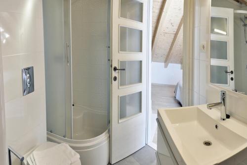 Apartments and rooms with WiFi Split - 25379
