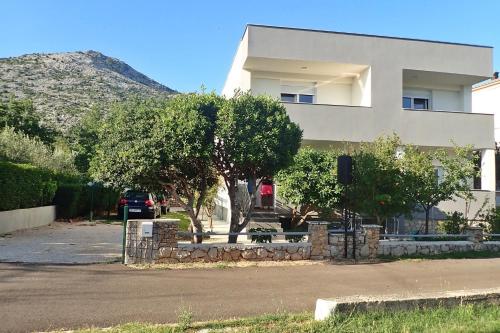 Apartments for families with children Starigrad, Paklenica - 25484