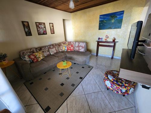a living room with a couch and a table at Recanto na Praia com Vista Mar in Mangaratiba