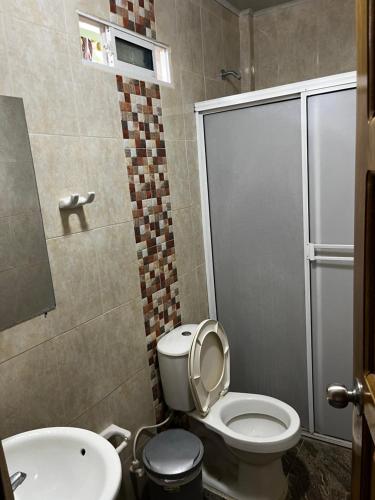 a bathroom with a toilet and a sink at Cabañas Cambaro in Puerto Escondido