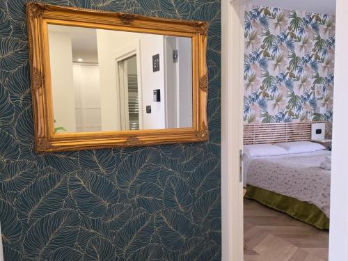 a mirror on a wall next to a bedroom at B&B La Rotonda in Frattamaggiore