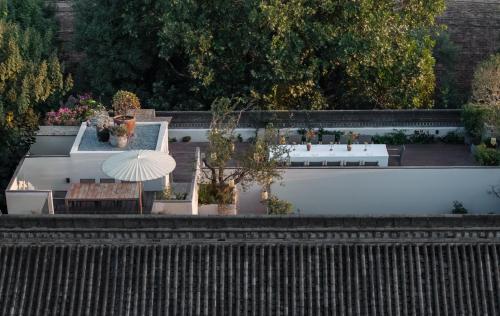 an aerial view of a garden with a table and an umbrella at 垣里民宿The hotel under the city wall in Xi'an