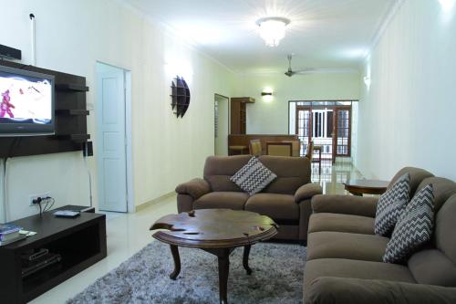 Μια τηλεόραση ή/και κέντρο ψυχαγωγίας στο Fortbeach Service Apartments