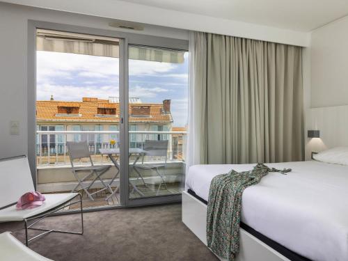 Postel nebo postele na pokoji v ubytování Ibis Styles Menton Centre