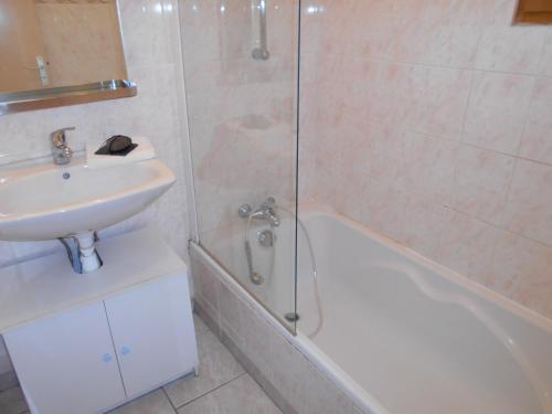 Koupelna v ubytování Camping Saint James