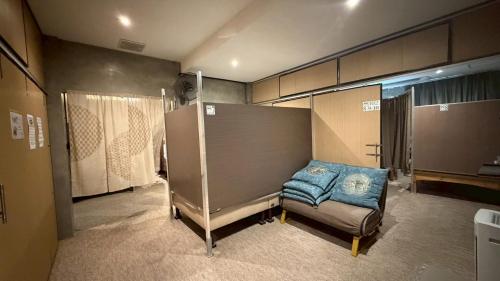a small room with a couch in a room at Nonoteru Chiangmai in Chiang Mai