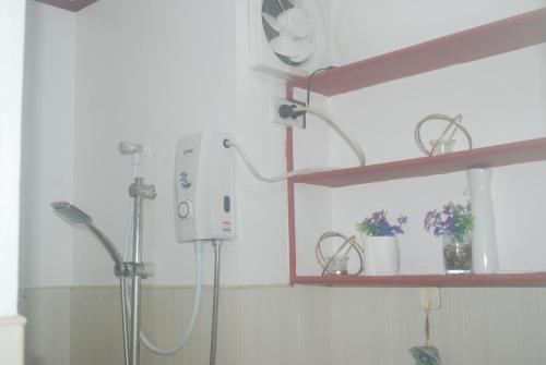 a shower in a bathroom with a shower at Charm Condo Just Steps from Enchanted Kingdom Sargas in Santa Rosa