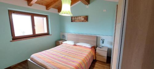 a small bedroom with a bed and a window at B&B Happy Guest in Caprino Veronese