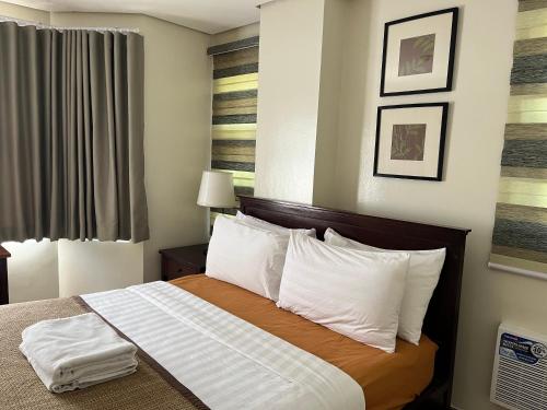 a bedroom with a bed with white sheets and pillows at One bedroom at Crosswinds in Ulot