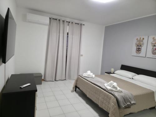a bedroom with a bed and a dresser in it at Moonlight Apartment in Schisò