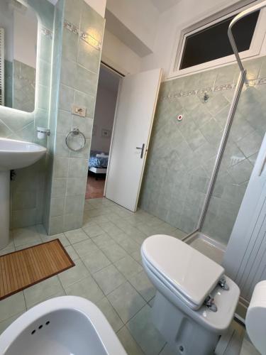 a bathroom with a toilet and a shower at Alloggio Primavera in Terni