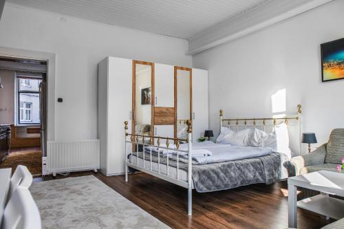 2BR Apt with Wi-Fi & Garden Access near Danube
