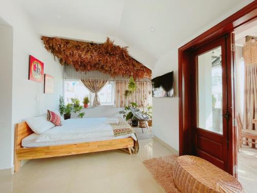 a bedroom with a bed in a room at Làng Kò Hơ hotel in Da Lat