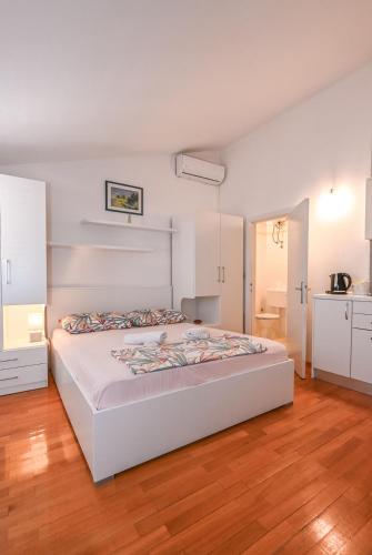 Apartments Jakova Dudana 10