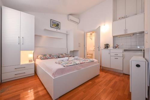 Apartments Jakova Dudana 10