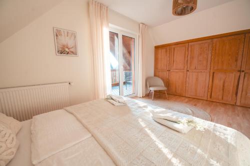 a bedroom with a large bed and a window at Ferienhaus FachWerkPerle am Alfsee in Rieste