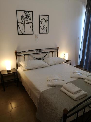a bedroom with a large bed with towels on it at Nord Guesthouse in Neos Pirgos