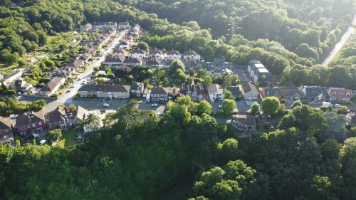 Cosy boutique retreat, courtyard & free parking photo 13