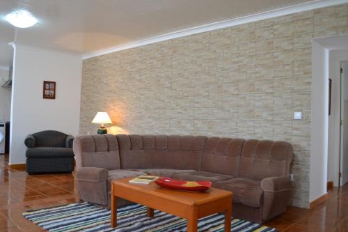 a living room with a couch and a table at Casa de Santa Catarina in Cabo da Praia