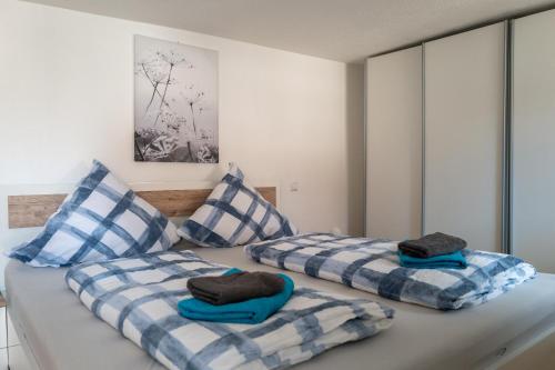 two beds with towels on top of them in a room at Ferienhaus Carpe diem in Bodman-Ludwigshafen