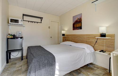 
Un ou plusieurs lits dans un hébergement de l'établissement Motel Appartements le Saint-Patrick
