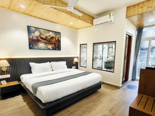 a bedroom with a large bed in a room at Paradise Boutique Stays in Solan