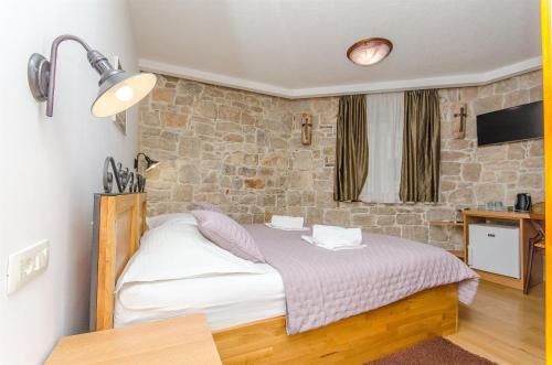 Apartment and Rooms Desideria