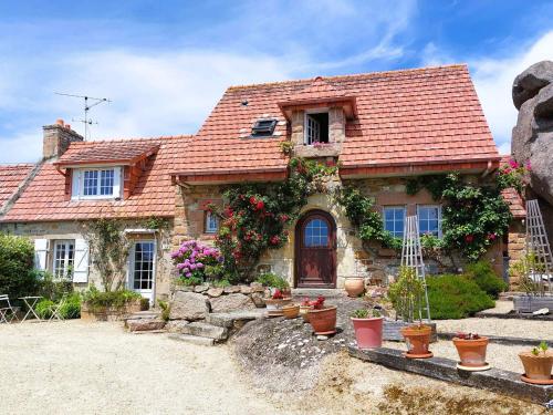 Maison de vacances 3 étoiles avec jardin à Trégastel, proche plage - FR-1-542-62