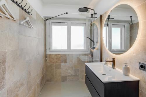 a bathroom with a sink and a mirror at Panorama Majestic in Saint-Raphaël