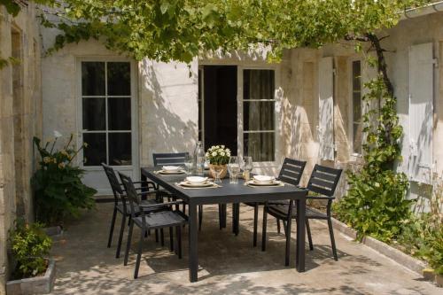 Villa en plein centre du village, de plain pied et rénovée en 2008