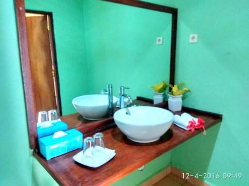Gambar di galeri bagi Sea World Club Beach Resort & Dive Center di Maumere