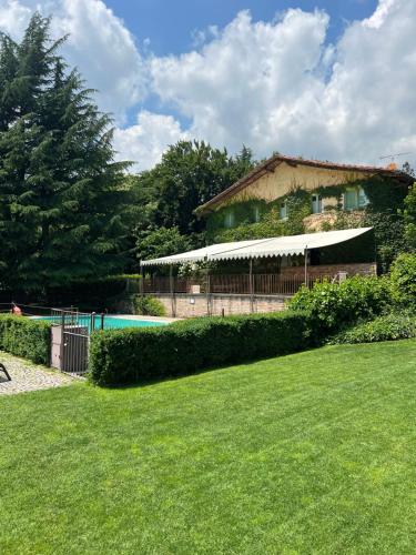 a house with a swimming pool in a yard at Locanda Maison Verte in Cantalupa