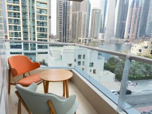 Luxury 2BR Marina View Pool Near Beach & Metro