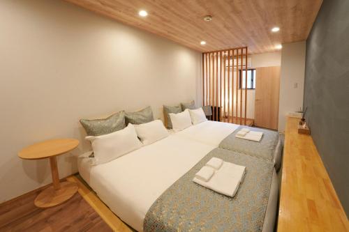 Tsutenkaku 1 min, JR, subway 2 min, single-family house, station close, Namba Shinsaibashi Kansai Airport Umeda, USJ direct