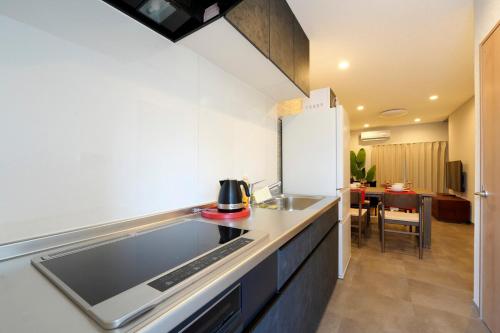 Tsutenkaku 1 min, JR, subway 2 min, single-family house, station close, Namba Shinsaibashi Kansai Airport Umeda, USJ direct