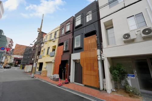 Tsutenkaku 1 min, JR, subway 2 min, single-family house, station close, Namba Shinsaibashi Kansai Airport Umeda, USJ direct